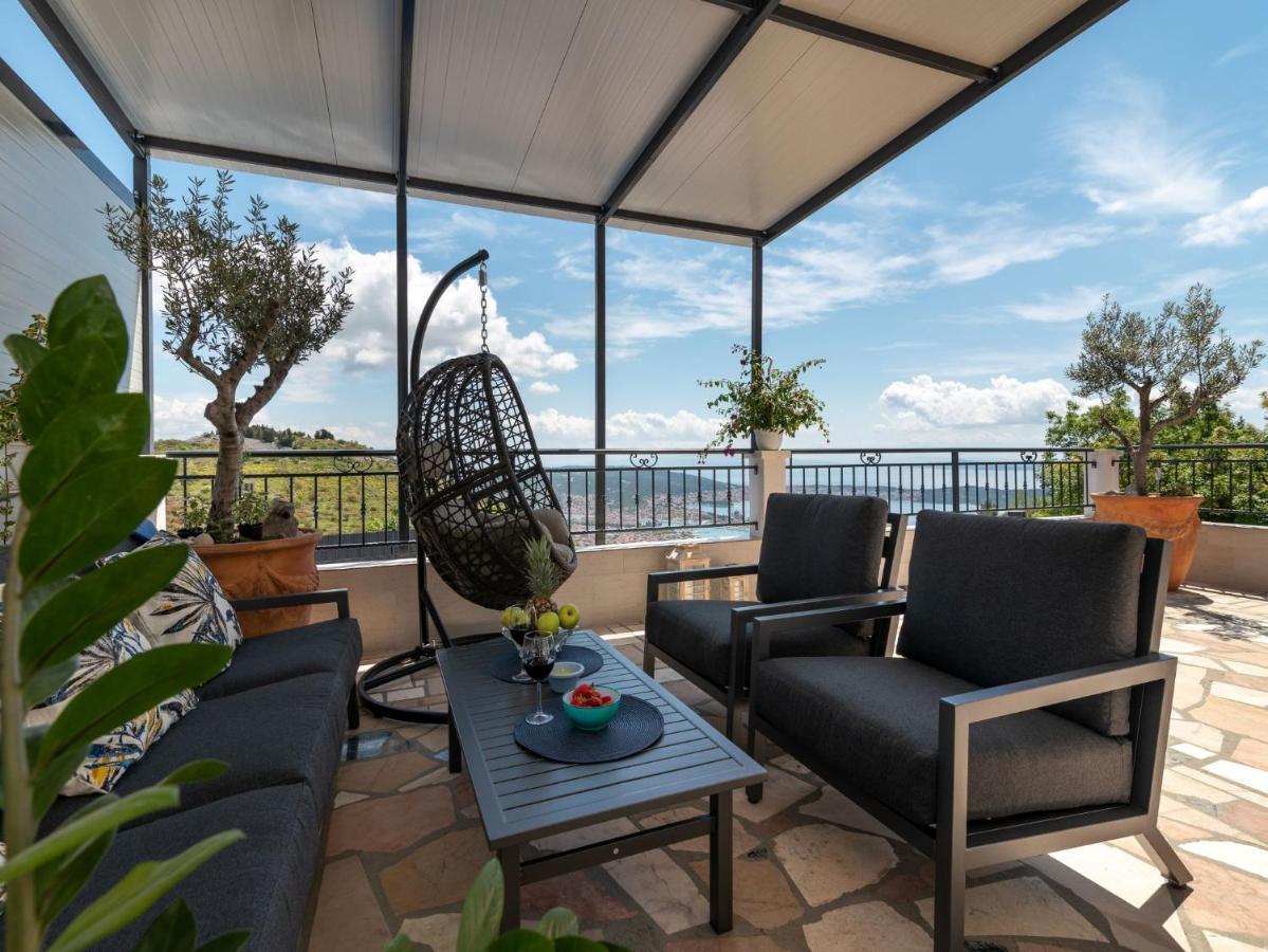Scenic Sea View,Three Bedroom Villa With Pool Trogir Exterior foto